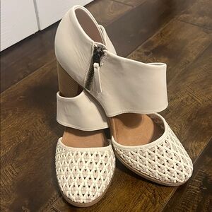 NWT Toms Milan Natural Geo Basket Closed Toe Heels Size 10